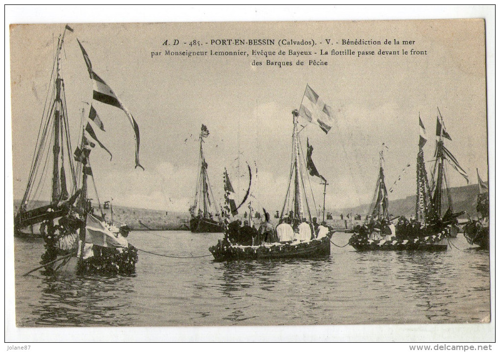 CPA 14  PORT EN BESSIN   1908     BENEDICTION DE LA MER PAR MONSEIGNEUR LEMONNIER  EVEQUE DE BAYEUX   FRONT DES BARQUES - Port-en-Bessin-Huppain