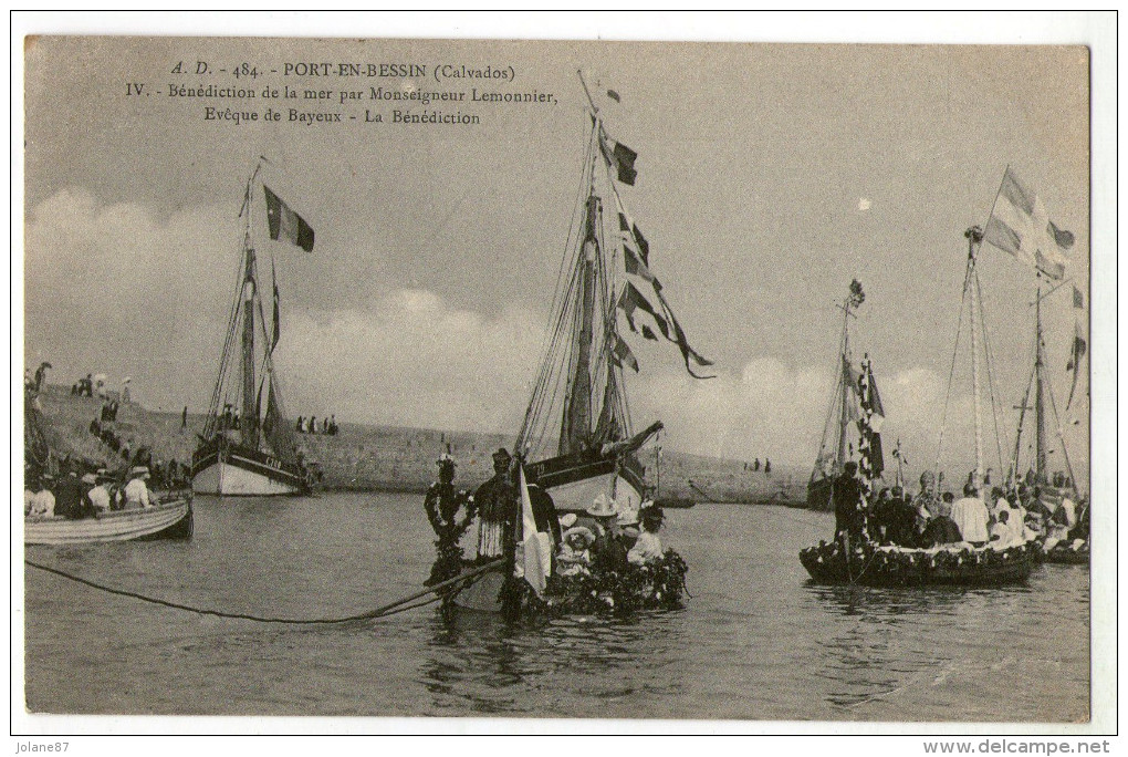 CPA 14  PORT EN BESSIN   1908     BENEDICTION DE LA MER PAR MONSEIGNEUR LEMONNIER  EVEQUE DE BAYEUX   BARQUES ESCORTE - Port-en-Bessin-Huppain