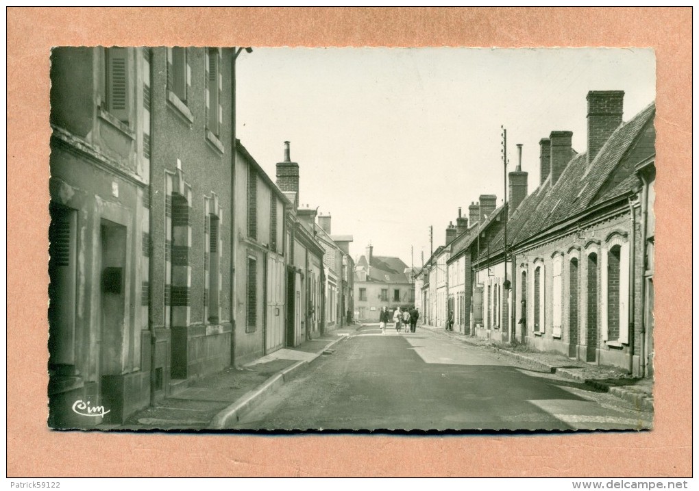 28  -  EURE ET LOIR  -  COURTALAIN - RUE MONTMORENCY - - Courtalain