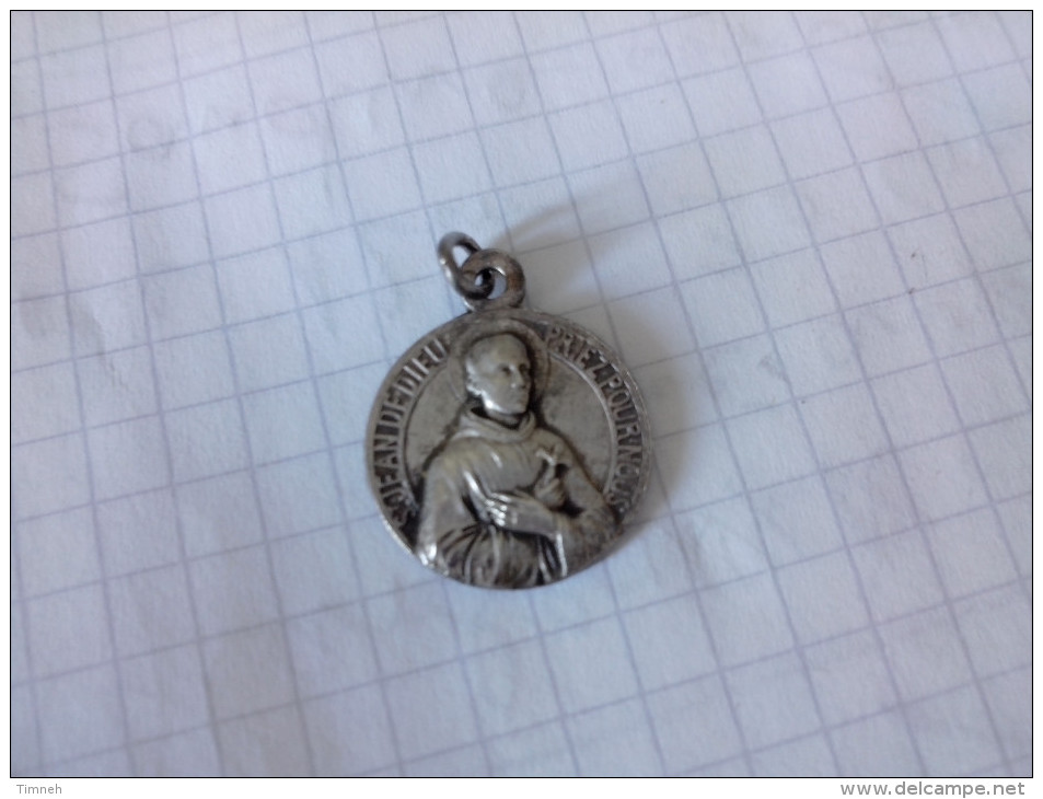 Médaillon Religieux Ancien JEAN DE DIEU PRIEZ POUR NOUS GRENADE SERA TA CROIX En Relief - Pendants