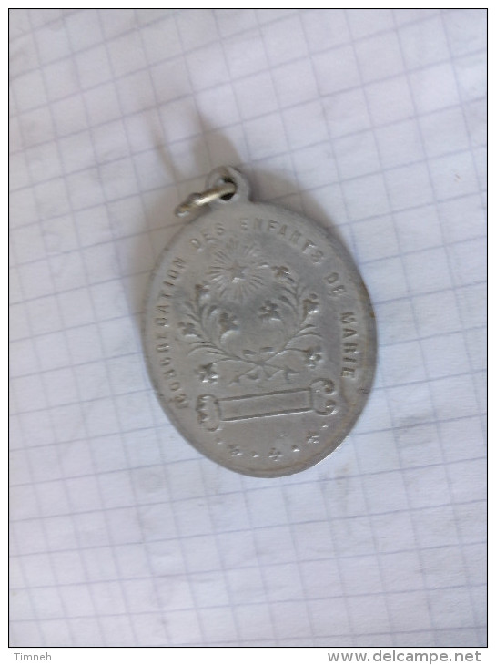 Médaillon Religieux Ancien Aluminium CONGRAGATION DES ENFANTS DE MARIE MONSTRA TESSE MATREM Vierge Immaculée Conception - Pendentifs