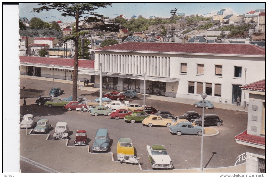 86 Vienne Poitiers  Place De La Gare Nombreux Véhicules Peugeot Citroën Chambord Etc... - Poitiers