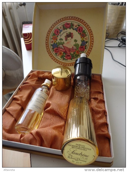 VINTAGE :  COFFRET SANDRINE PRESTIGE  PARFUMS CHERAMY PARIS - Flacons (vides)