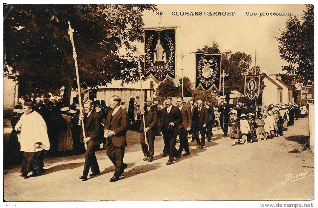 CLOHARS-CARNOET : Une Procession - Clohars-Carnoët