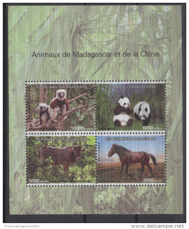 Madagascar Madagaskar 2014 Mi. 322y Chine SILK SOIE Bloc Sheet Block China Joint Issue Faune Fauna Panda Horse Pferd - Osos