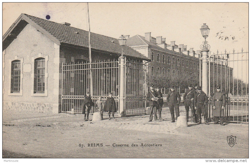 CPA - CASERNE -  51 -  REIMS - 175 - Casernes