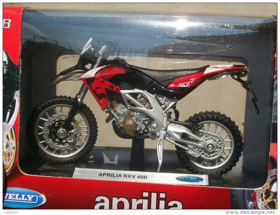 WELLY - APRILIA RXV 450  AVEC SA BOITE Scala 1/18 - Motos