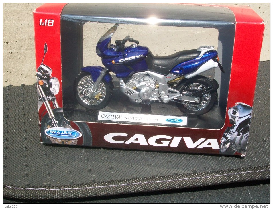 WELLY -  CAGIVA NAVIGATOR 1000  AVEC SA BOITE RED Scala 1/18 - Motorcycles