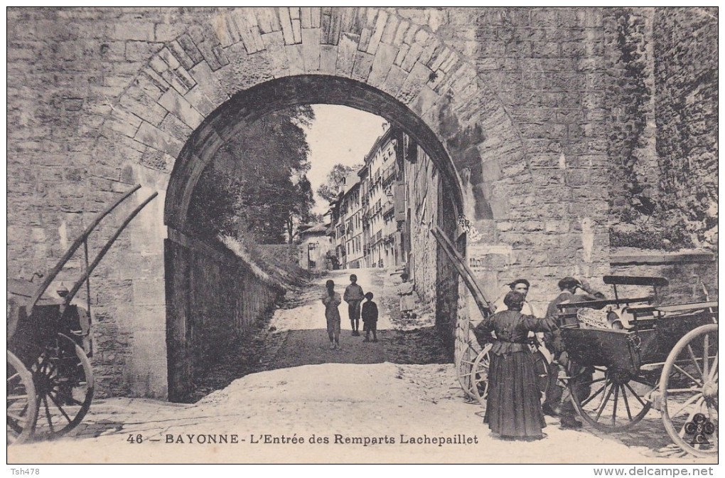 C P A---64---BAYONNE---l'entrée Des Remparts Lachepaillet---voir 2 Scans - Bayonne