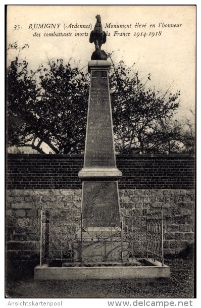 Cp Rumigny Ardennes, Monument Eleve En L'honneur Des Combattants Morts - Autres & Non Classés