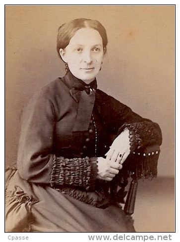 PHOTO Photographie CDV Portrait De Femme - Charles MERCOU (Succr. Larribau) Photographe 75008 PARIS - Ancianas (antes De 1900)