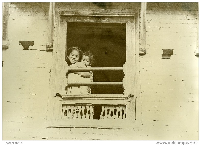 Inde Scène De La Vie Quotidienne Enfants à La Fenetre Ancienne Photo 1960 - Autres & Non Classés