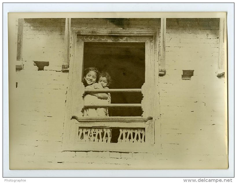 Inde Scène De La Vie Quotidienne Enfants à La Fenetre Ancienne Photo 1960 - Autres & Non Classés