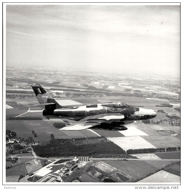 SUPERBE LOT 30 PHOTOS - AVIATION MILITAIRE  1970... -  1974 par 42 ESC RECCE BAF - Dimensions 21,5 / 21,5 CM