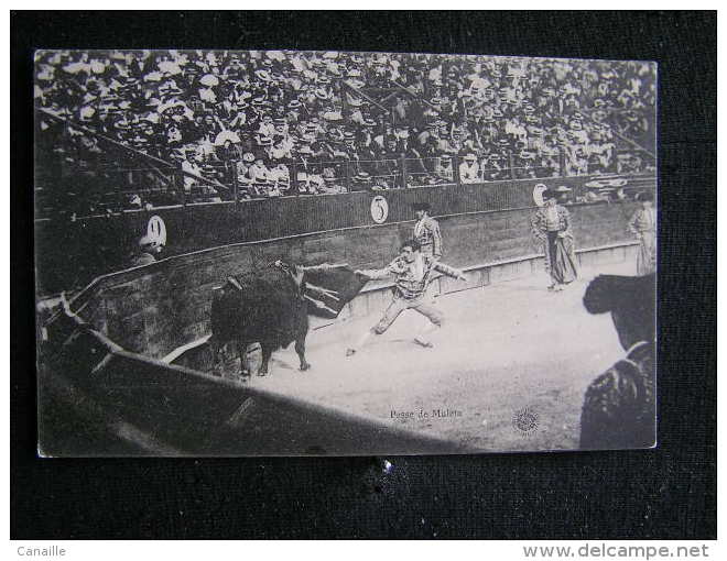 O N°86 /  Corrida - Courses De Taureaux Passe De Muleta    / Circulé En 1910  .- - Corrida