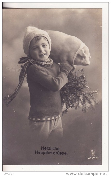 Carte Postale Fantaisie Enfant-Jeune Fille-Young Girl-Child Woman-Kind-Nouvel An-COCHON-ANIMAUX - Cerdos