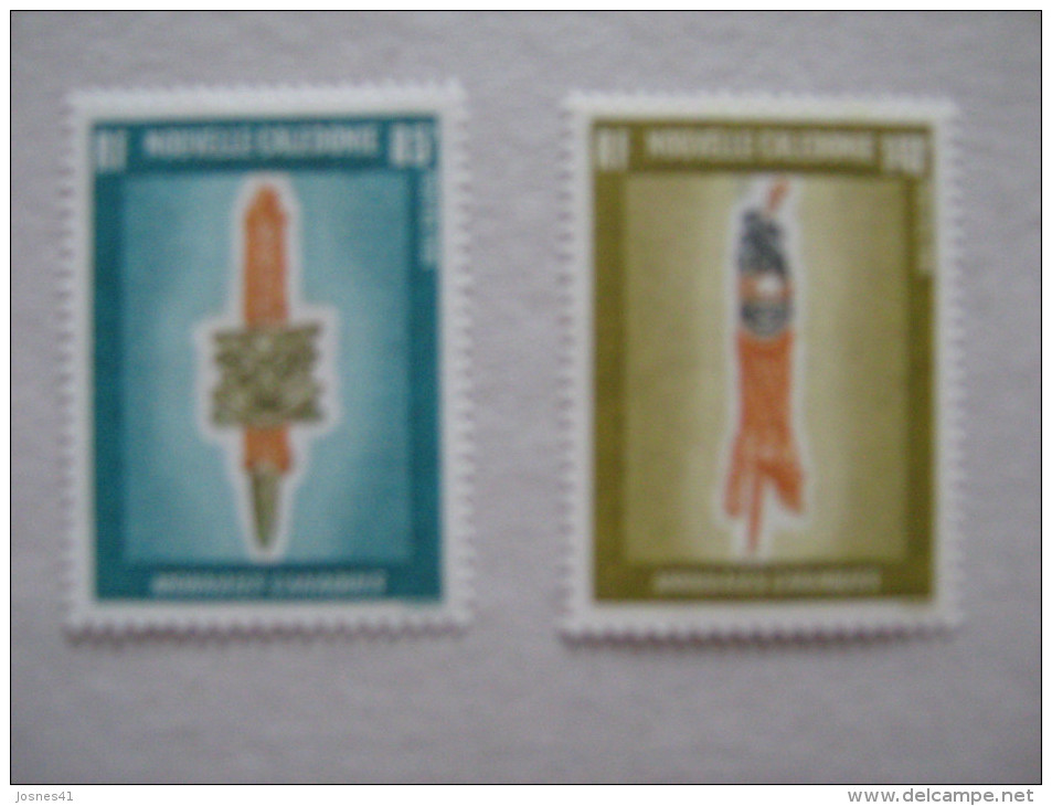 NOUVELLE CALEDONIE    P 592/593  * *    MONNAIES CANAQUES - Unused Stamps