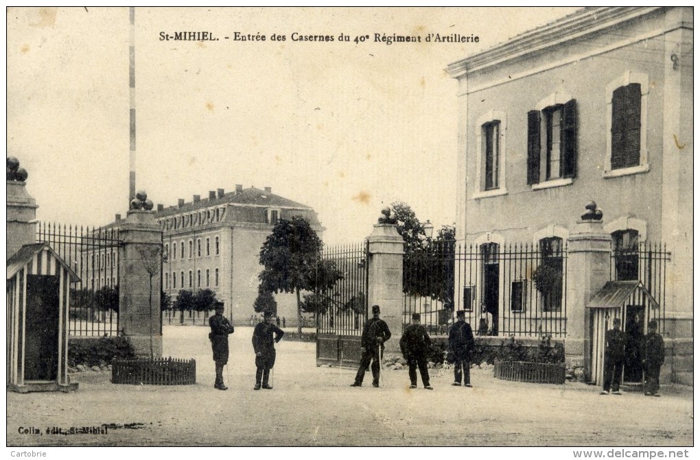 55 SAINT-MIHIEL Entrée Des Csernes Du 40è Régiment D'Artillerie Animée - Saint Mihiel