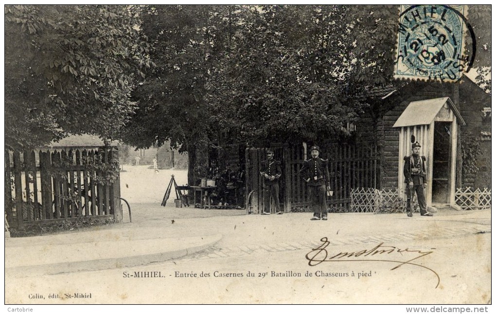 55 SAINT-MIHIEL Entrée Des Csernes Du 29è Bataillon De Chasseurs à Pied Animée - Saint Mihiel