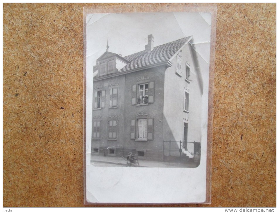 CARTE PHOTO D UNE MAISON  STRASBOURG?  ECRITE DE SCHILTIGHEIM  Petit Pli - Schiltigheim