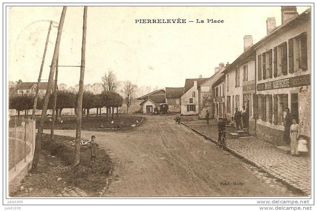 PIERRELEVEE  ..-- 77 . SEINE ET MARNE ..--  La  Place . 1910  Vers CORBION ( Melle Justine BOUCHEZ ) . - Other & Unclassified
