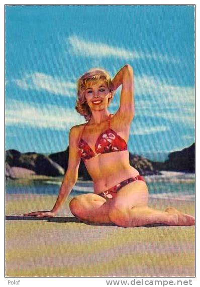 Femme En Maillot De Bain Sur La Plage  (20093) - Pin-Ups