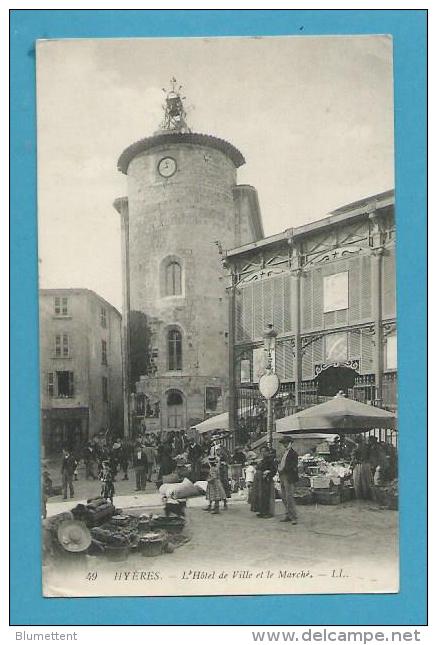 CPA 49 - Métier Marchands Ambulants Marché Devant L'Hôtel De Ville HYERES 83 - Hyeres