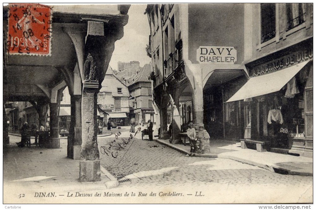 22 - DINAN - Le Dessous Des Maisons De La Rue Des Cordeliers - Animée - Chapellerie DAVY - Dinan