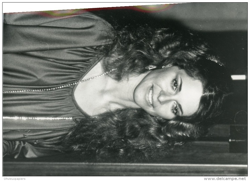 Photo De Presse - COMEDIEN  -  LINDSAY WAGNER   Les Amours De Claire - Identified Persons