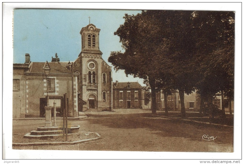 CPSM SAINT GERVAIS LES TROIS CLOCHERS (Vienne) - Champ De Foire - Saint Gervais Les Trois Clochers