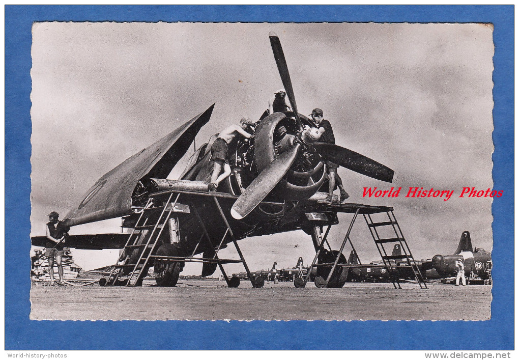 CPSM - SAIGON ? Indochine - Réparation D'un Avion HELLCAT Moteur Hélice - Armée De L´Air Escadrille - Plane Flugzeug - Autres & Non Classés