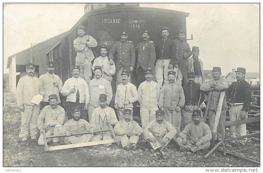 Ref G897 -guerre 1914-18- Carte Photo Non Située - Train -gare Ligne De Chemin De Fer - 13eme Genie - - Regimientos