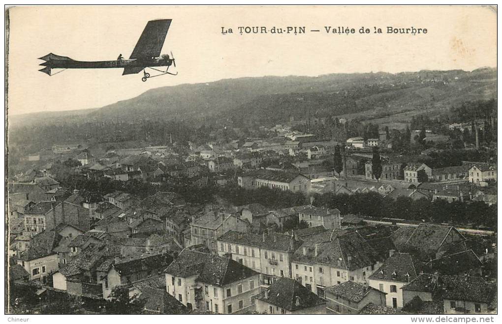LA TOUR DU PIN VALLEE DE LA BOURBRE AVEC AVION SURVOLANT LE VILLAGE - La Tour-du-Pin