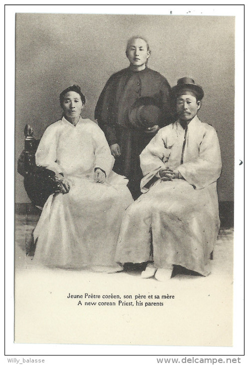 ///  CPA - COREE - Corea - Jeune Prêtre Coréen , Son Père Et Sa Mère - A Niew Corean Priest , Parents   // - Korea (Noord)