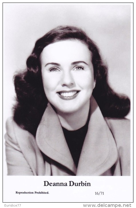 DEANNA DURBIN - Film Star Pin Up - Publisher Swiftsure Postcards 2000 - Artiesten