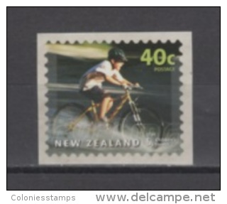 (SA0753) NEW ZEALAND, 2001 (Children's Health. Bicyclist). Self-Adhesive. Mi # 1935. MNH** Stamp - Nuevos