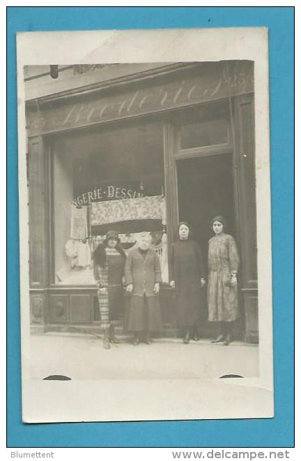 CPSM PHOTO à SITUER Personnage Devant Un Magasin Epicerie-Crèmerie - Fotos