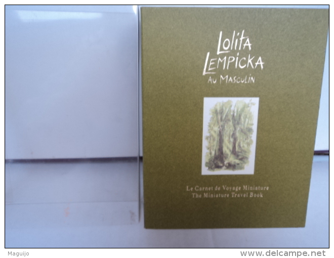 LOLITA LEMPICKA " AU MASCULIN: " LE CARNET DE VOYAGE  MINIATURE" MINI EDT 5 ML + GEL DOUCHE TONIFIANT 20 ML  LIRE ET VOI - Miniatures Hommes (avec Boite)