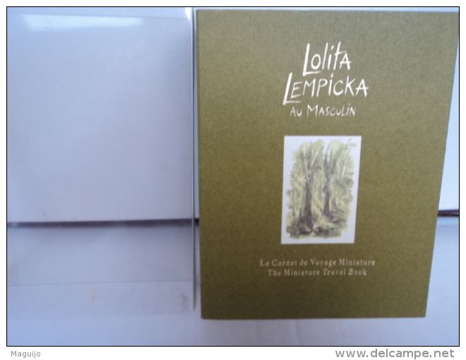 LOLITA LEMPICKA " AU MASCULIN: " LE CARNET DE VOYAGE  MINIATURE" MINI EDT 5 ML + GEL DOUCHE TONIFIANT 20 ML  LIRE ET VOI - Miniatures Men's Fragrances (in Box)