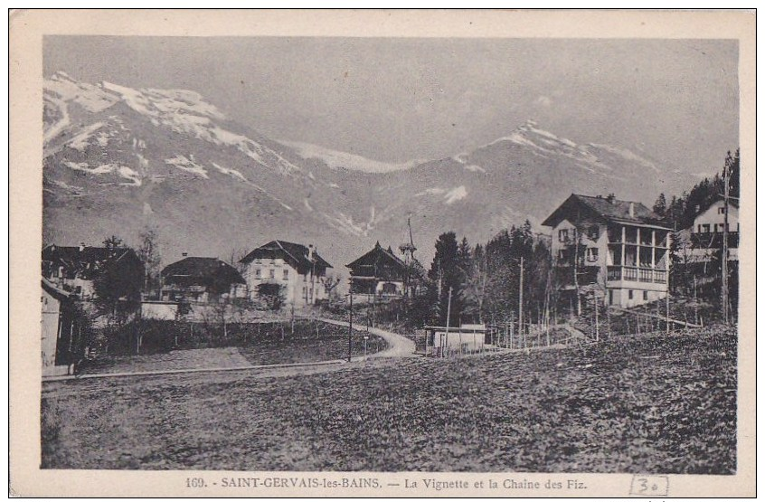 74 SAINT GERVAIS Coin Du VILLAGE L´ Eté  Chalets EGLISE Jolie Vue Sur La VIGNETTE Et Chaine Des FIZ - Saint-Gervais-les-Bains