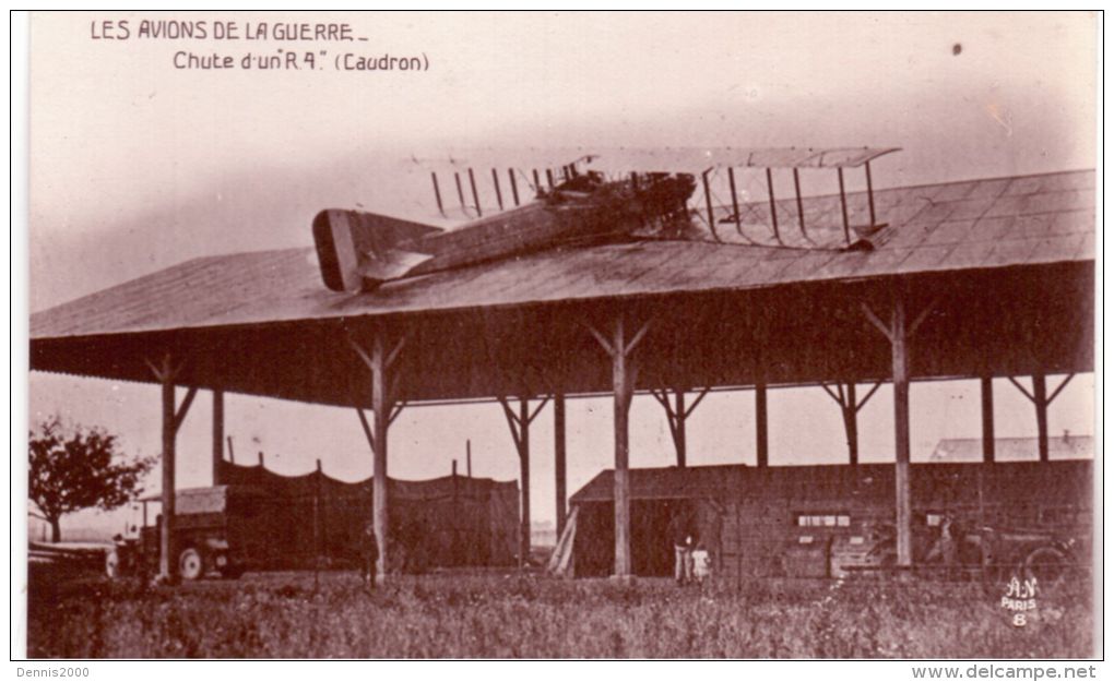 WWI - Les Avions De La Guerre - Chute D'un R4  Caudron ( Sur Le Toit D'un Hangar ) Ed. A.N. Paris N°8 - Accidents