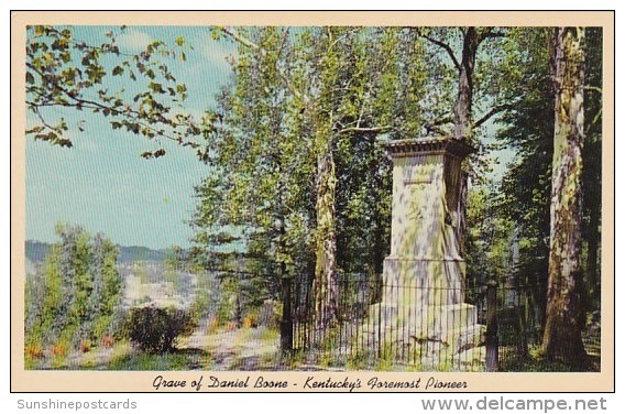 Monument And Grave Of Daniel Boone Kentuck's Foremost Pioneer Frankfort Kentucky - Frankfort