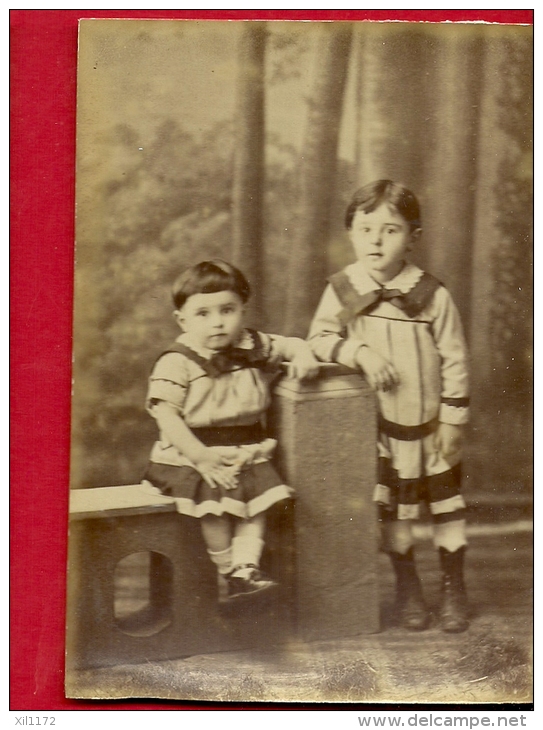 EZF1-14 Couple D'enfants, Carte-Photo. Non Circulé. Traces De Colle Au Dos - Photographie