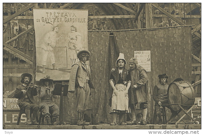 Carte Photo Spectacle De Rue Orchestre  Batteleur Les Treteaux De Gautier Garguille Lampe Petrole Abeilles - Autres & Non Classés