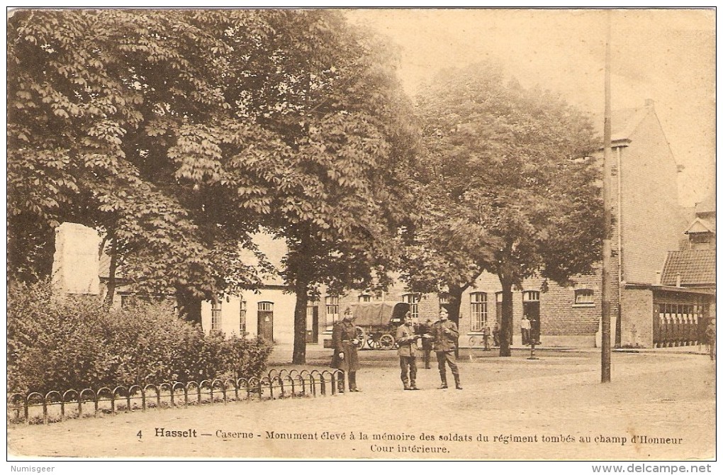 HASSELT  --  Caserne - Monument élevé à La Mémoire Des Soldats Du Régiment Tombés Au Champ D'Honneur - Cour Intérieure - Hasselt