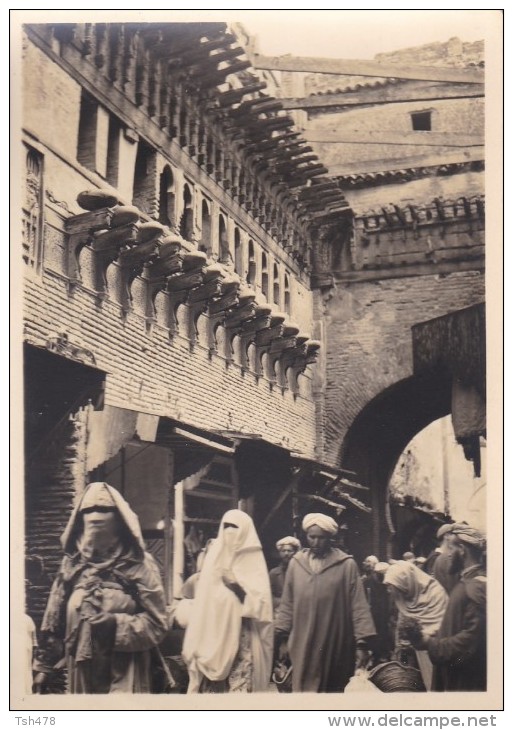 MAROC--le Maroc Artistique---FEZ---la Vieille Horloge--voir 2 Scans - Fez (Fès)