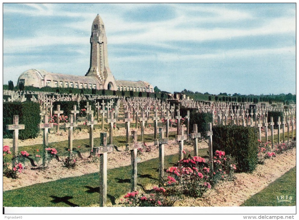 Cp , MILITARIA , VERDUN , DOUAUMONT , Ossuaire Et Cimetière - Oorlogsbegraafplaatsen