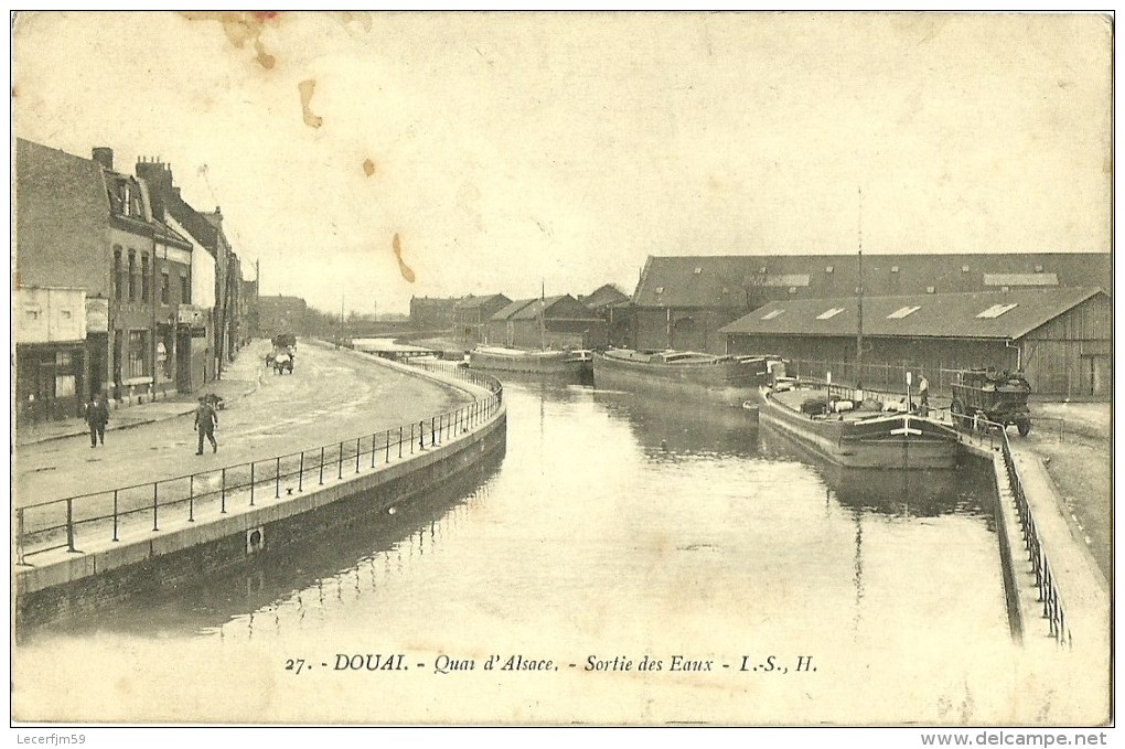 DOUAI QUAIS D ALSACE SORTIE DES EAUX  PENICHES AU QUAI - Douai