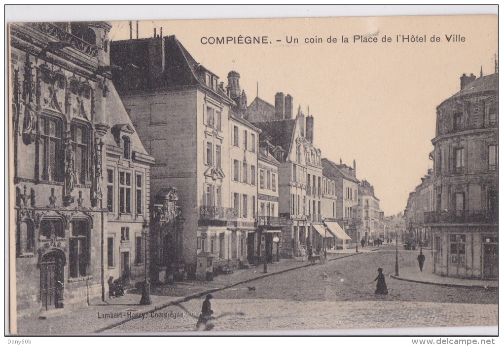 CPA . 60 . COMPIEGNE . PLACE DE L'HOTEL DE VILLE - Compiegne