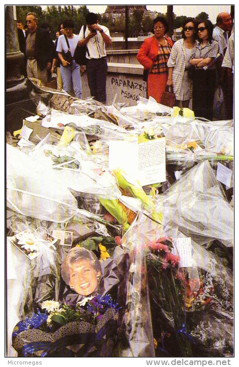 Alain Gesgon - Amoncellement De Fleurs Sur La Dalle Du Souterrain De L´Alma En Hommage à Lady Diana 5/07/97 - Autres & Non Classés